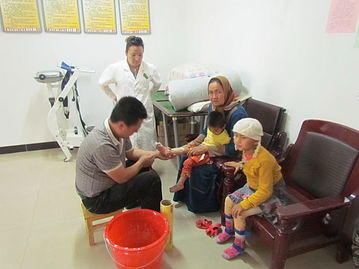 自治区辅助器具资源中心赴阿克苏为残疾人提供假肢矫形器适配暖心服务